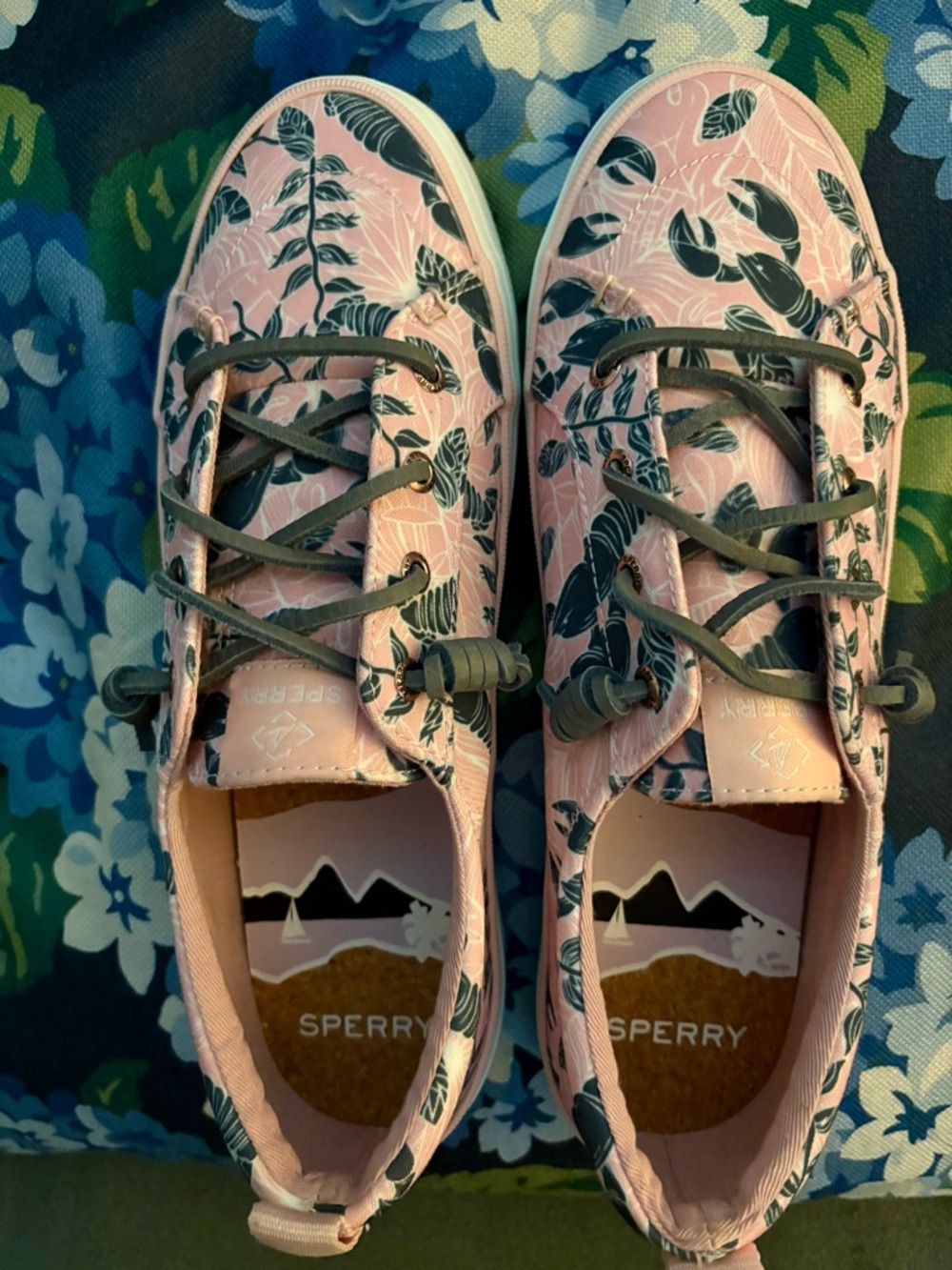 Women’s Sperry Crest Vibe Pink and Lobster Print Sneakers New